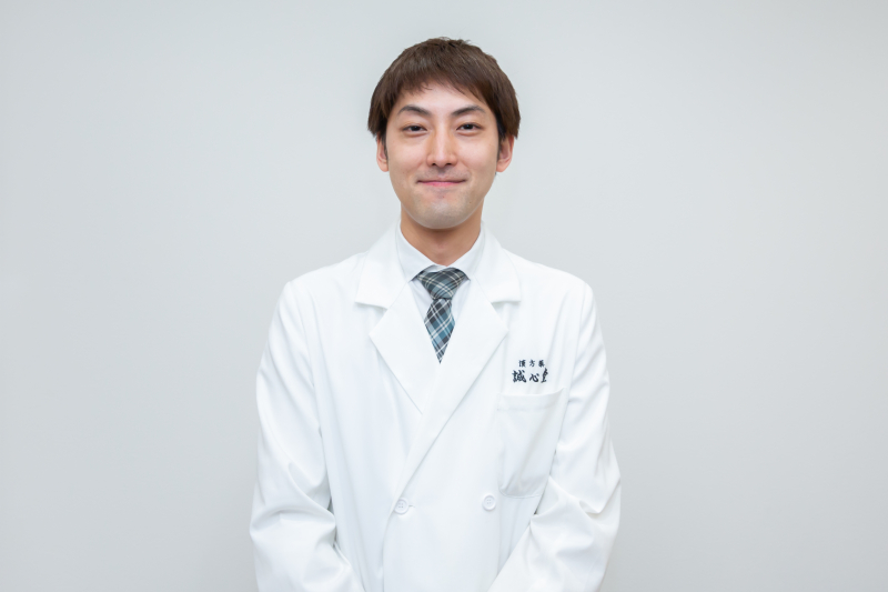 早川 友樹（ハヤカワ ユウキ）
東京薬科大学薬学部卒
　薬剤師・国際中医専門員
漢方相談担当曜日：木曜・日曜